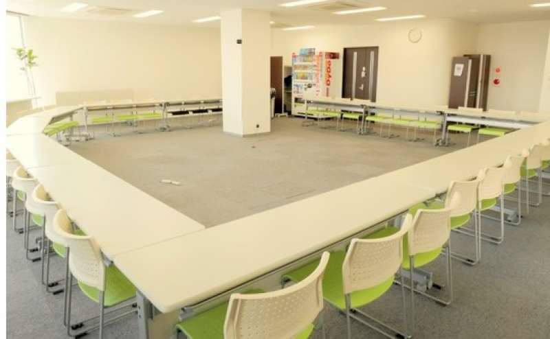 ロの字型レイアウトにも対応可能