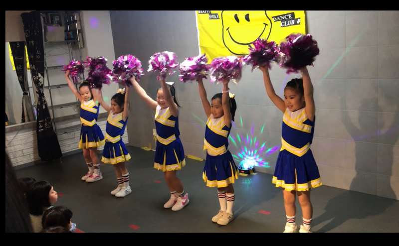 小学生チアダンスレッスン