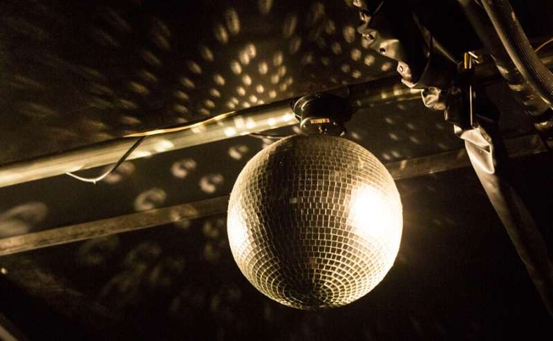 ライブやパーティー、イベントの演出も思いのままです。結婚式や結婚式の二次会にもご利用ください