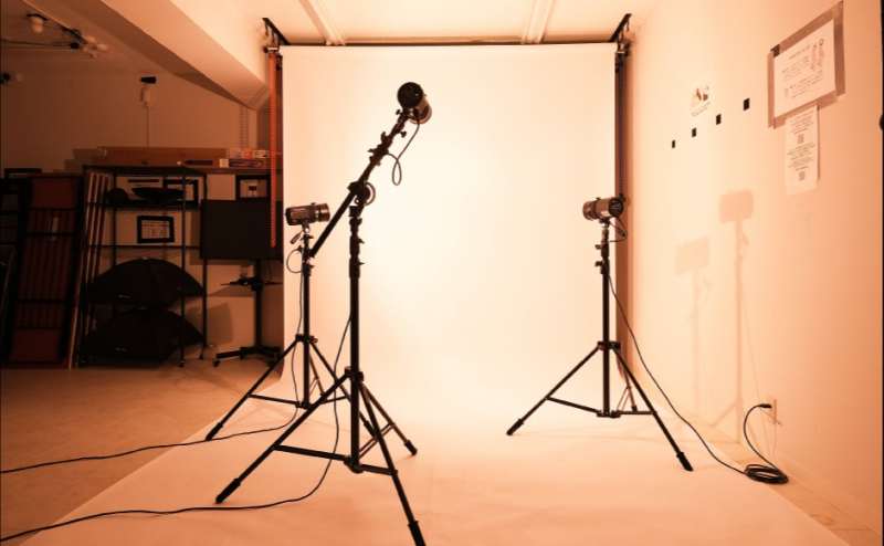 プロの方ももちろん◎ストロボは３台取り揃えており、アンブレラ、トランスルーセントタイプ、デフューザー、ソフトボックスなど全て有