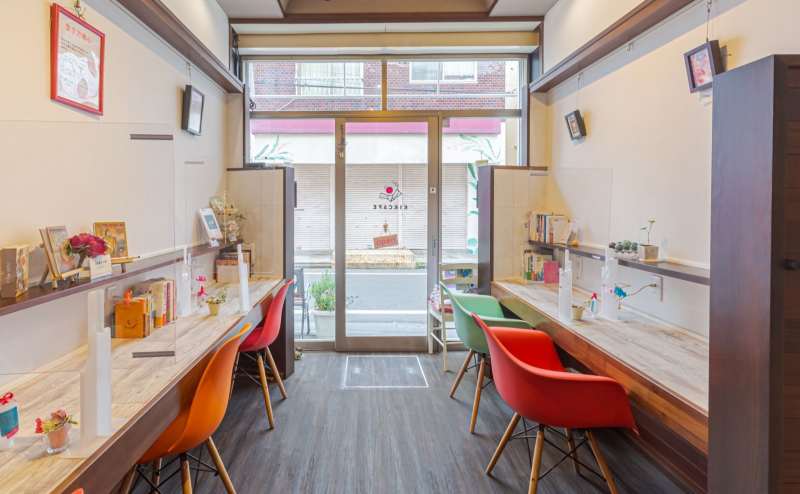 椅子を外せば立食や展示会にも