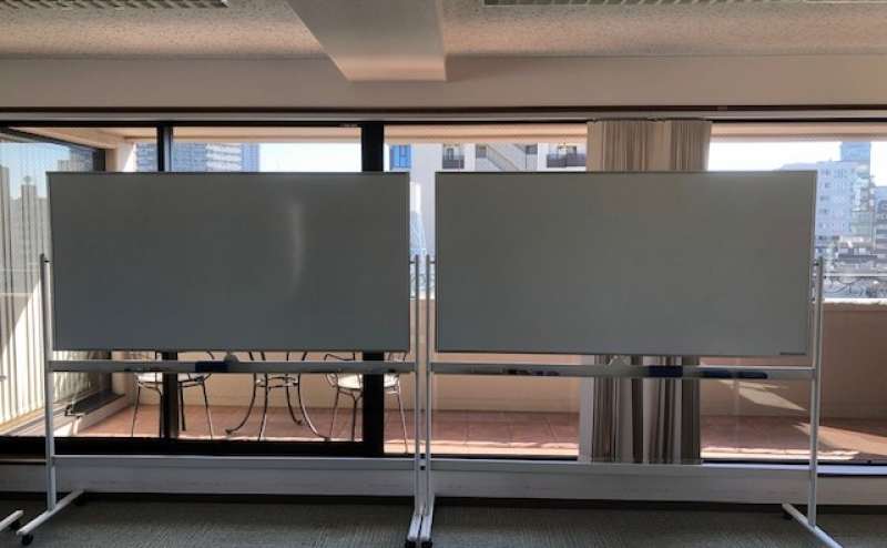 ホワイトボードは2面あります