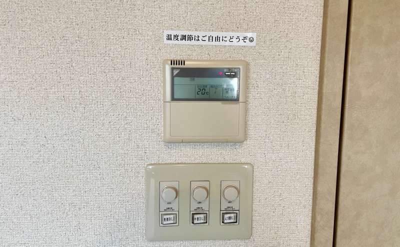 【室内に個別空調があるので温度設定を自由に変更可能。一部照明は調光も可能です】 - TIME SHARING 四谷8Cの写真