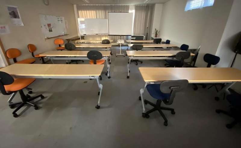 コロナ感染対策　ソーシャルディスタンスを保ったレイアウト　～14名