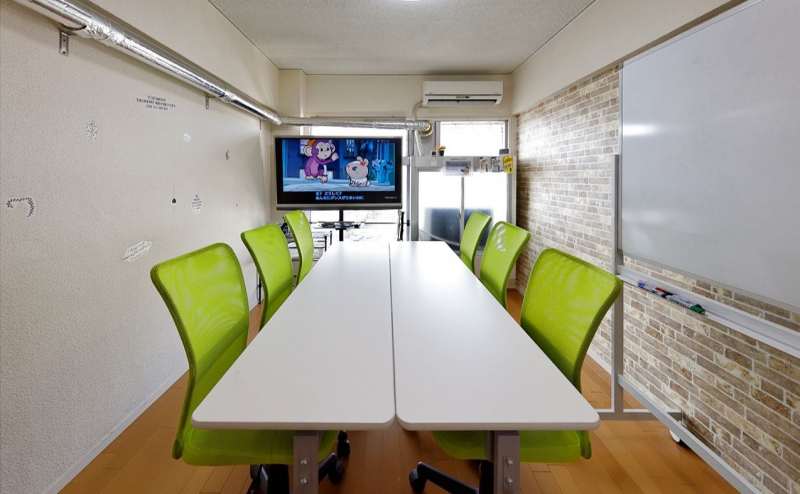 机を合わせてワークショップやミーティングにも。レイアウトを変更された場合はお帰りの際に元にお戻しください