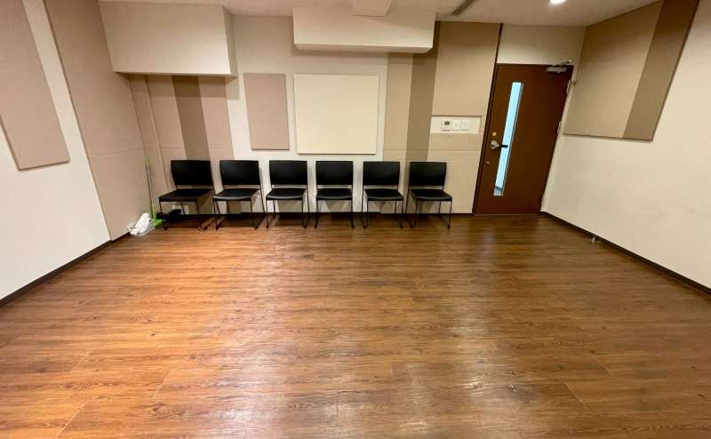 【約25.2㎡の広さがあるので、6名で利用しても余裕があります】 - TIME SHARING 四谷 ダンスルーム7Dの写真