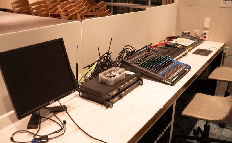 【音響・照明ブース】