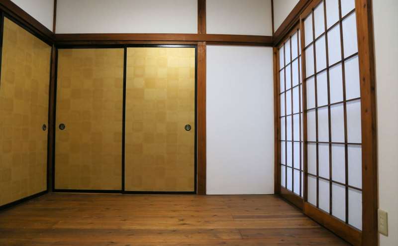 4.5畳のカフェ板ルーム