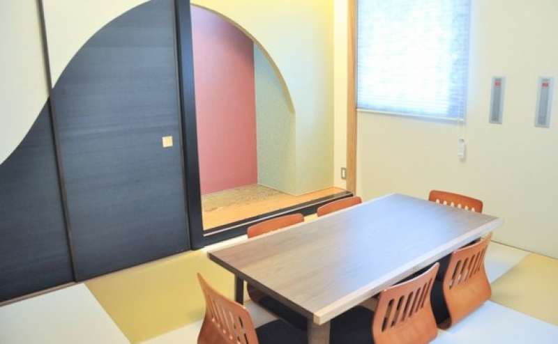 【和室】くつろぎの和室  定員6名 モダンなインテリアが人気♬駐車場完備で静かな格安ルーム