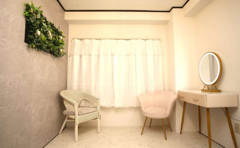 かわいい家具に囲まれて、写真撮影もできます！（奥のお部屋）
