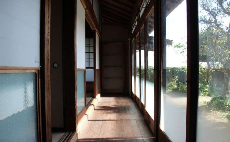 明るい広縁のある古民家スペース