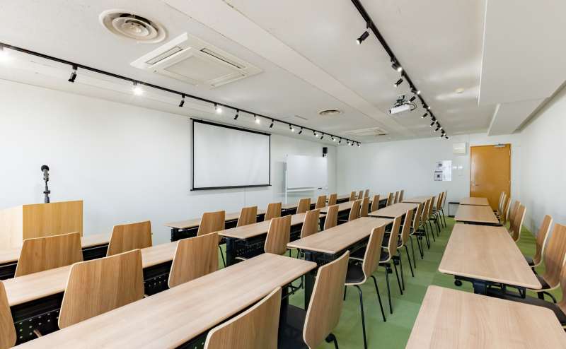 【2回目以上のリピーター様】【伏見駅1分】備品全て無料?60㎡最大48名着席可｜室内飲食OK｜ﾌﾟﾛｼﾞｪｸﾀｰ、音響完備、司会台、マイク