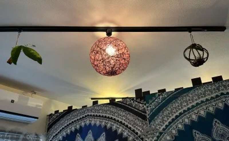 天井にも可愛いライトをつけました。リラックスできる非日常空間をお楽しみいただけます