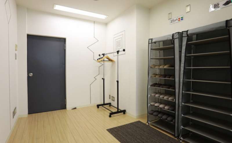 室内ではスリッパをご利用ください。土足禁止で清潔な室内です