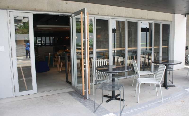 開放的なエントランス