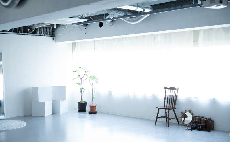 ビル５Fの北側は、土佐堀川が流れているので窓の外は遮るものがほとんどありません。