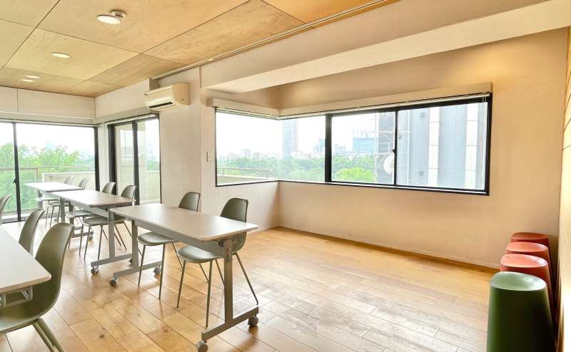 【後方にスペースが空いているので、荷物置きやレイアウト変更時に活用できます】 - TIME SHARING  新宿御苑前 壱丁目参番館1001の写真