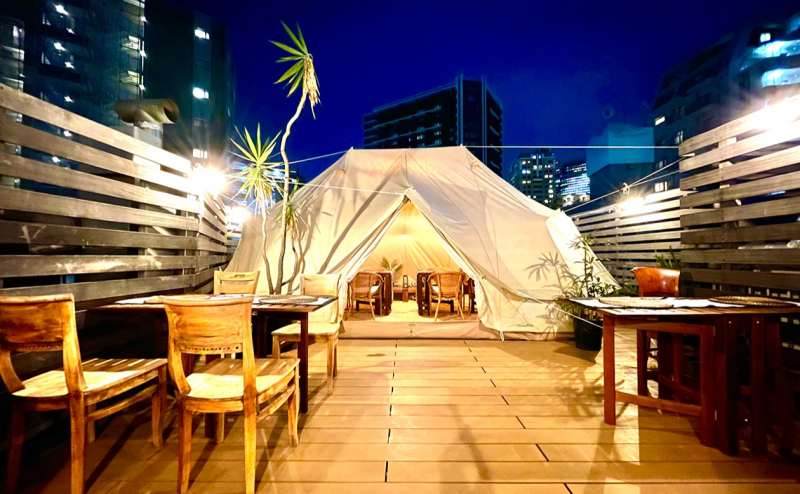 超巨大ダブルベルテントの グランピングスペース。