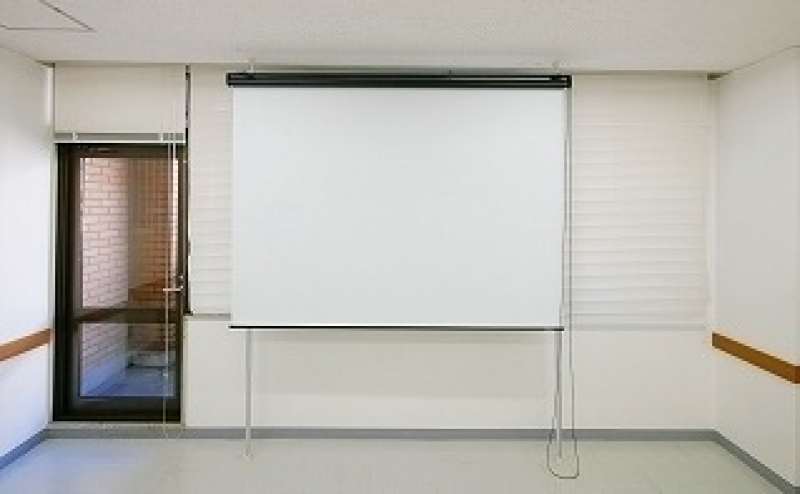 スクリーンサイズは16:9の、90インチのタイプのものになります。