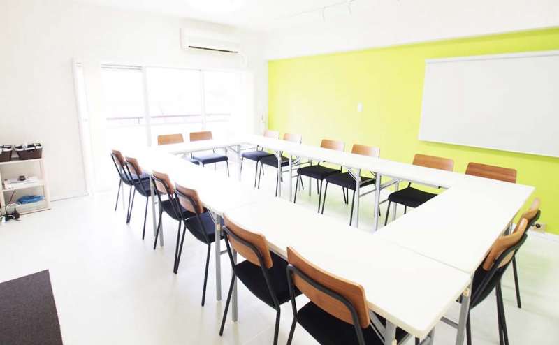 【KOMOREBI】 渋谷5分 設備全て無料 最大24名 おしゃれな会場 貸し会議室 レンタルスペース