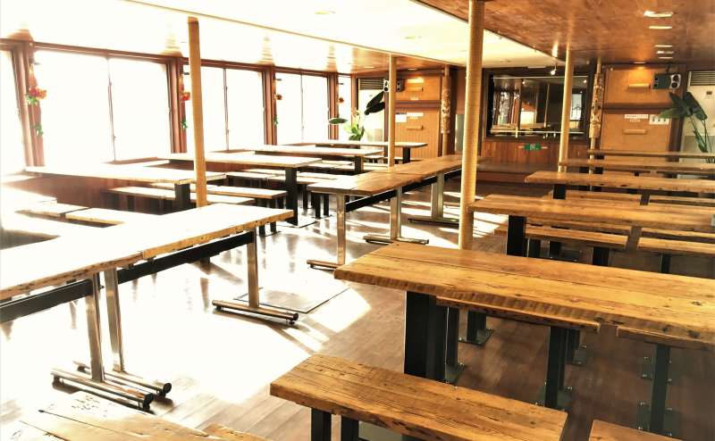 木目を基調にしたデザインで落ち着く内装となっております。