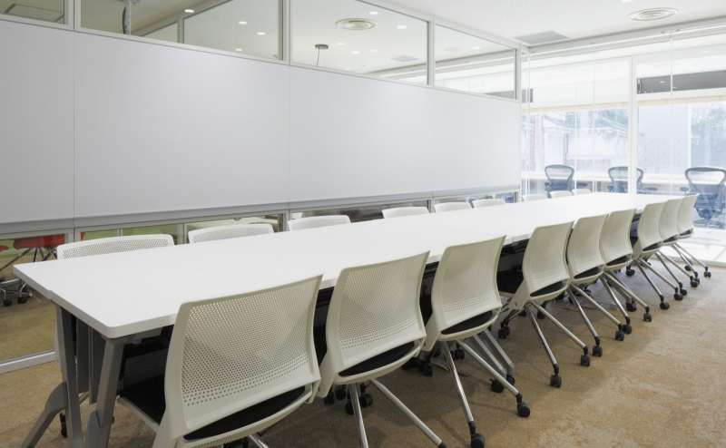 【九段下駅徒歩30秒】中会議室（18名）