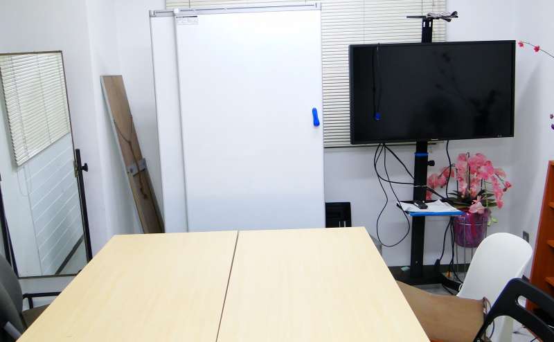 レンタルスペース ?【新宿駅西口7分】小滝通り沿い【大久保南口3分】多目的,会議,教室,勉強会,セミナー,メイク,衣装合わせ,着替え,待合わせ,商談,ボードゲーム?