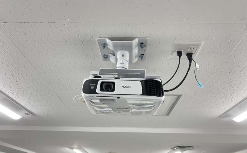 プロジェクター（有料備品・1台） - TIME SHARING 渋谷ワールド宇田川ビル7Bの写真