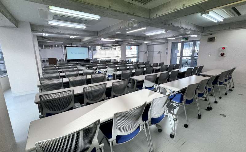 【スクール形式で69名着席可能です！】