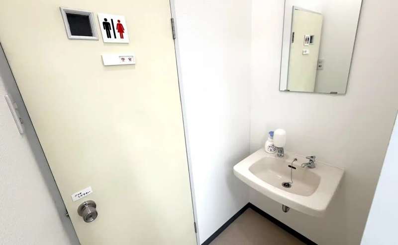 【お手洗いは男女共用です。】