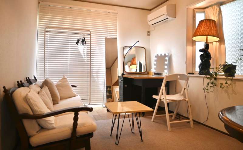 イニングでヘアメイク、フィッティングなどしていただけます