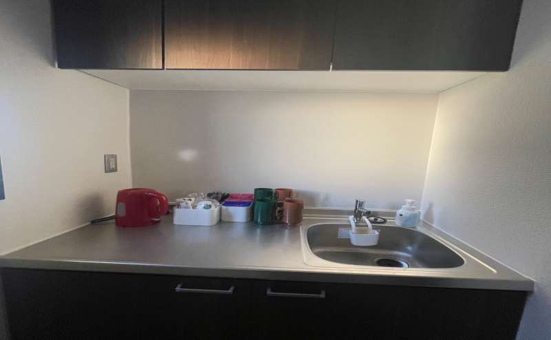 シンク付き。飲食持ち込み可能です