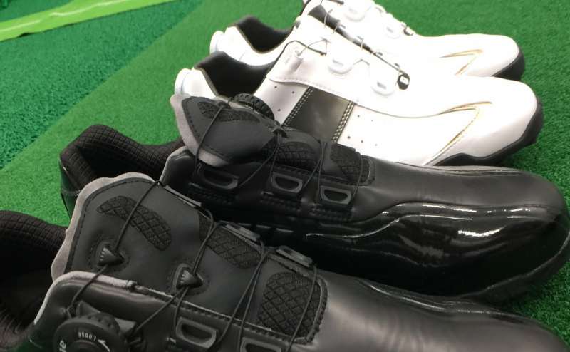 男性用のシューズは、ブリジストンとフットジョイ。各サイズを取り揃えています。