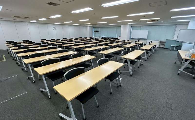 レンタルスペース 【水道橋駅 徒歩6分】108名着席可能！会議・セミナーに最適な会議室☆無料Wi-Fiあり!  LMJ東京研修センター 5階LL会議室