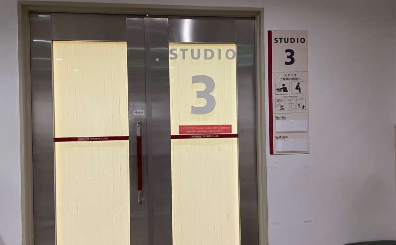 【扉横の『次のレッスンは』の下にプレートを設置してください】