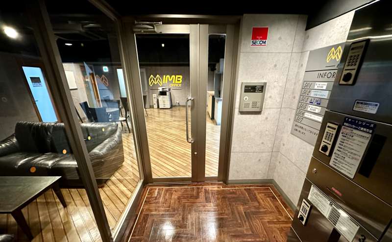 【5階に到着すると、目の前にエントランスドアがあります】 - TIME SHARING 赤羽 IMBオフィス511の写真