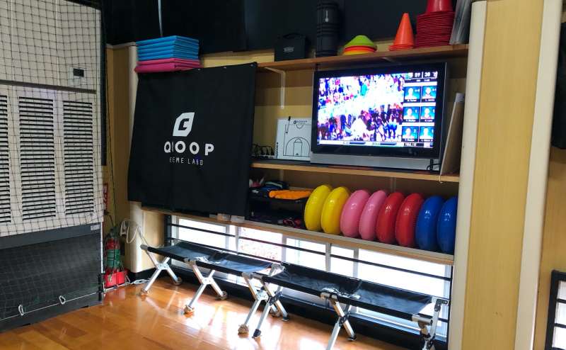 コート内にモニター設置しております。映像を見ながらのダンス練習なども可能です。