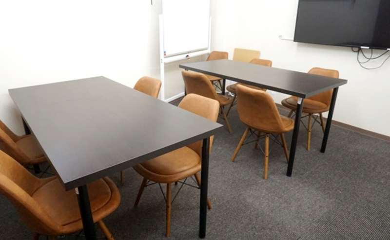 少人数での会議や打ち合わせにぴったりの広さです