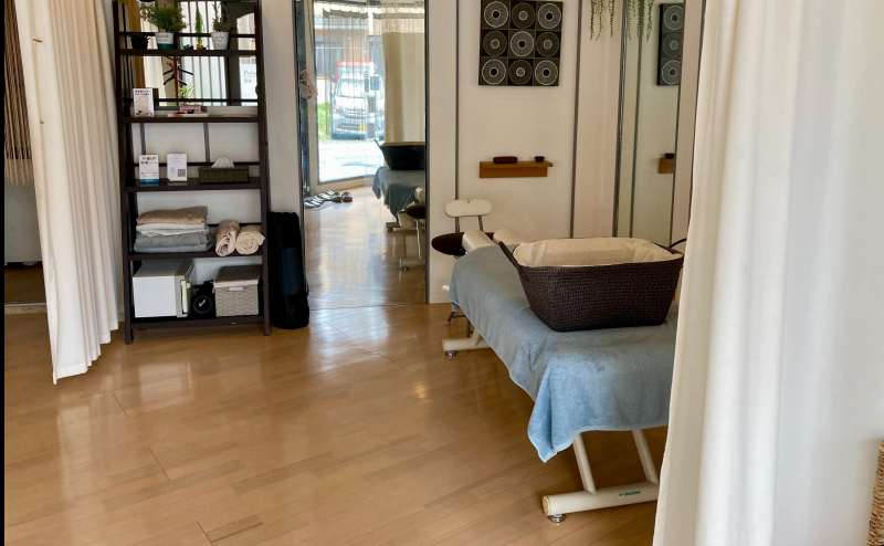 【大船駅】徒歩4分 セラピスト&トレーナーに人気 駅近の整体サロンを格安レンタル！ 静かで落ち着くプライベート空間 空気清浄機など設備充実 院長在籍で女性だけのご利用も安心/パーソナルケア