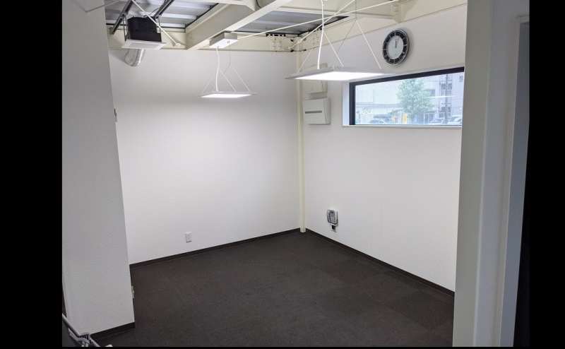 デスクを折りたたむと広々とお使いいただけます。