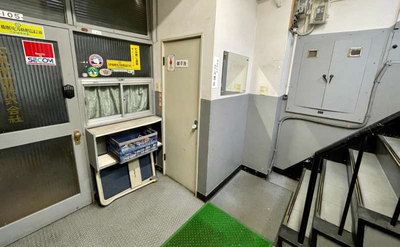 【ビル入口から入ってすぐ右の階段で２階へお上がりください】 - TIME SHARING 秋葉原 和泉ビル201の写真