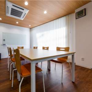 株式会社 World  Cross