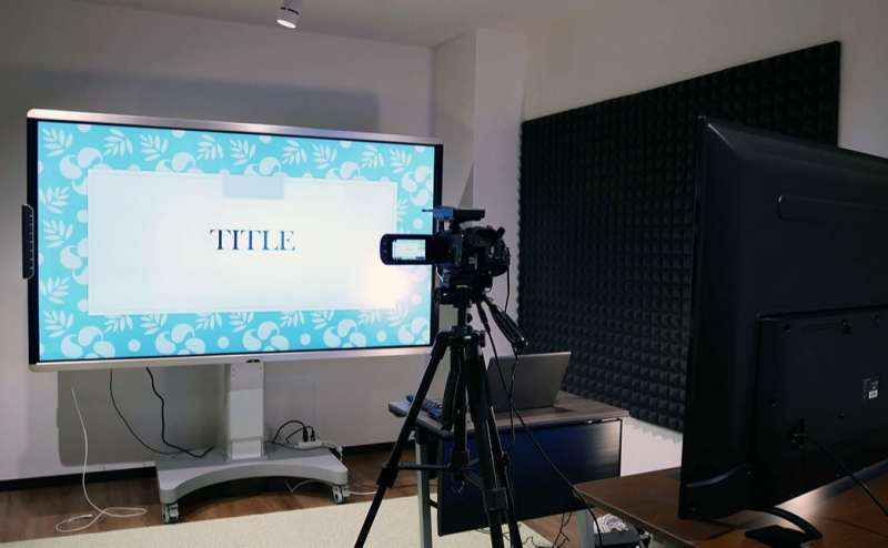 80インチ電子黒板・カメラもございますので、動画撮影も可能です