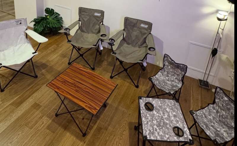 アウトドアテーブル×2　アウトドアチェア×5 ご利用後は専用の袋に収納してください。