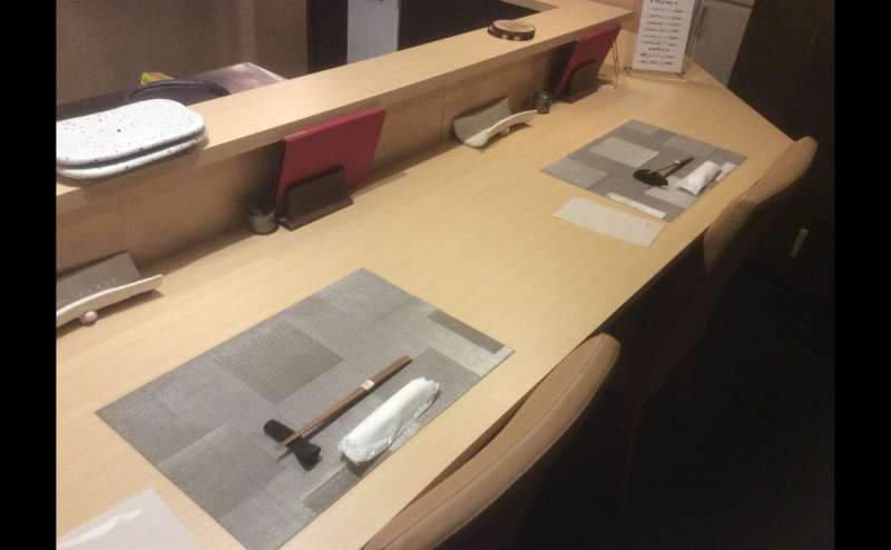 カウンター席はこんな感じです。