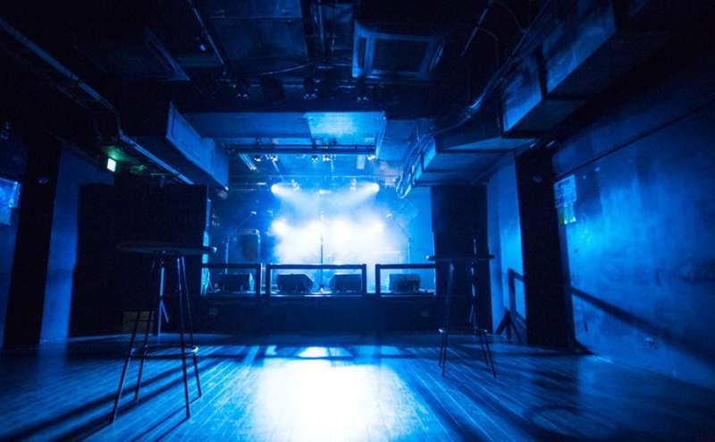 客席からステージを見たところです。詳しくは間取り図もご覧ください。スタンディングで300名様ご利用可能です