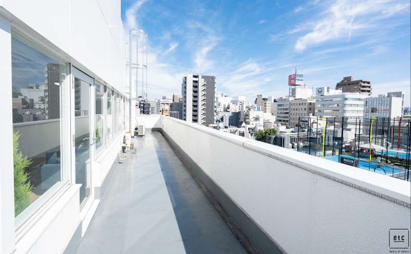 開放的なバルコニーも完備。