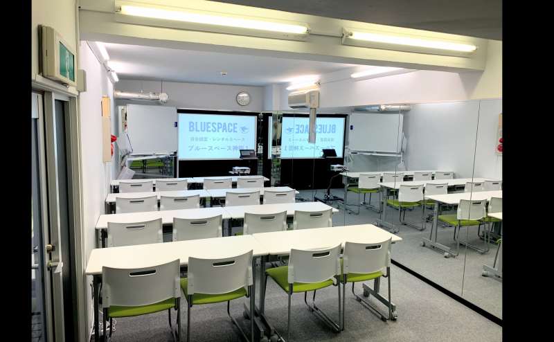 セミナー型　最大１６名着席可能