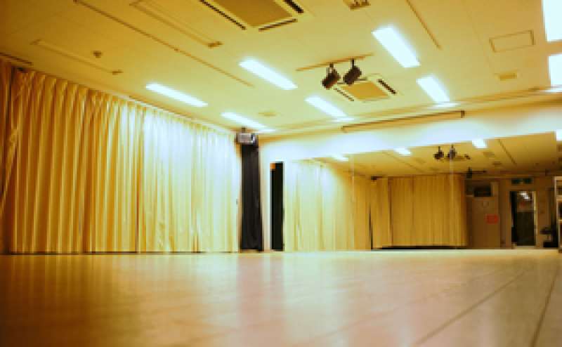 [Studio Amrita WEST] 吉祥寺駅徒歩5分☆43畳☆鏡＆スポットライト☆アジアンな雰囲気で落ち着けるスタジオ