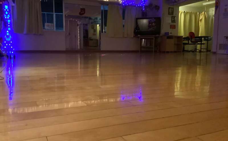 ネオン使用フロア